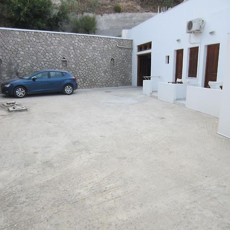 Katerina Apartments Triovasalos ภายนอก รูปภาพ