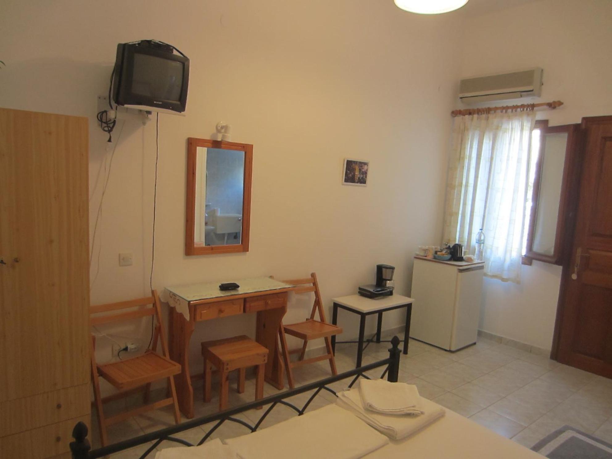 Katerina Apartments Triovasalos ภายนอก รูปภาพ
