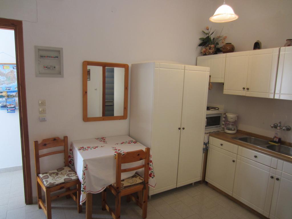 Katerina Apartments Triovasalos ภายนอก รูปภาพ