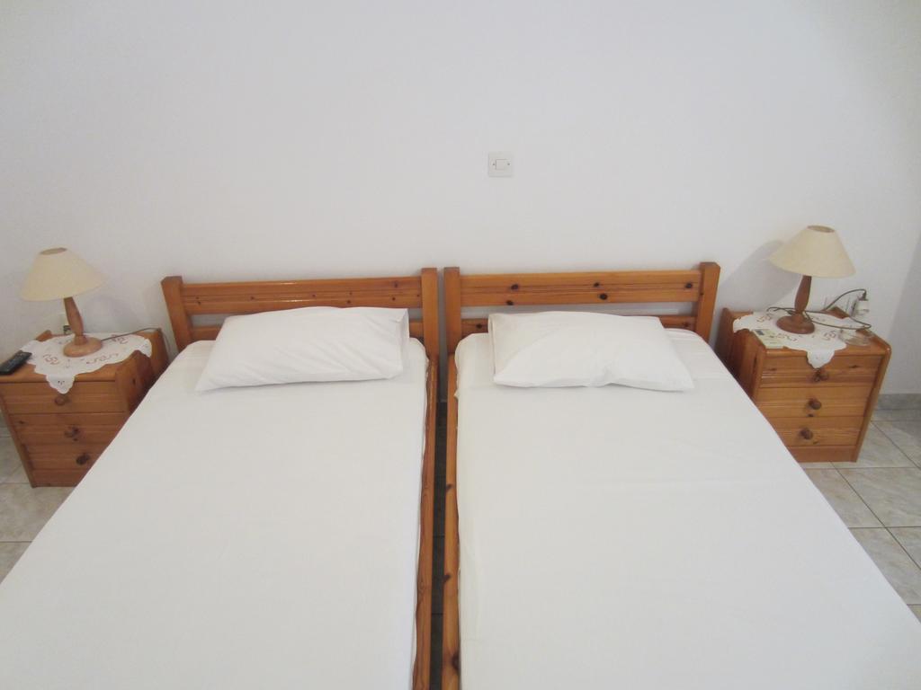 Katerina Apartments Triovasalos ภายนอก รูปภาพ